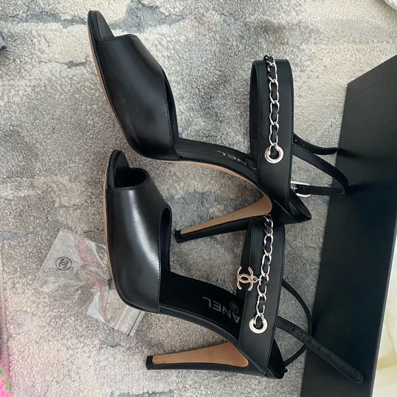 Chanel high heels sz 8 - available in November 2022 - Picture 9 of 9